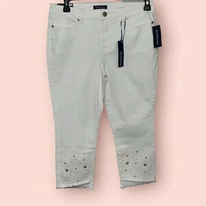 Bandolino size 10P stretch curvy white denim capris with embellished ankles NWT